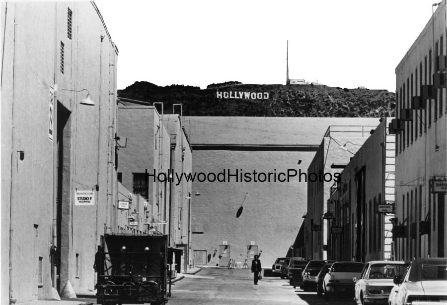 Hollywood Sign 1960 Seen from Paramount Pictures.jpg